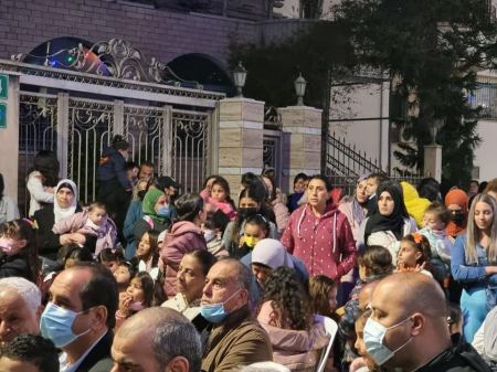 المزرعة تضيء فانوس شهر رمضان الفضيل